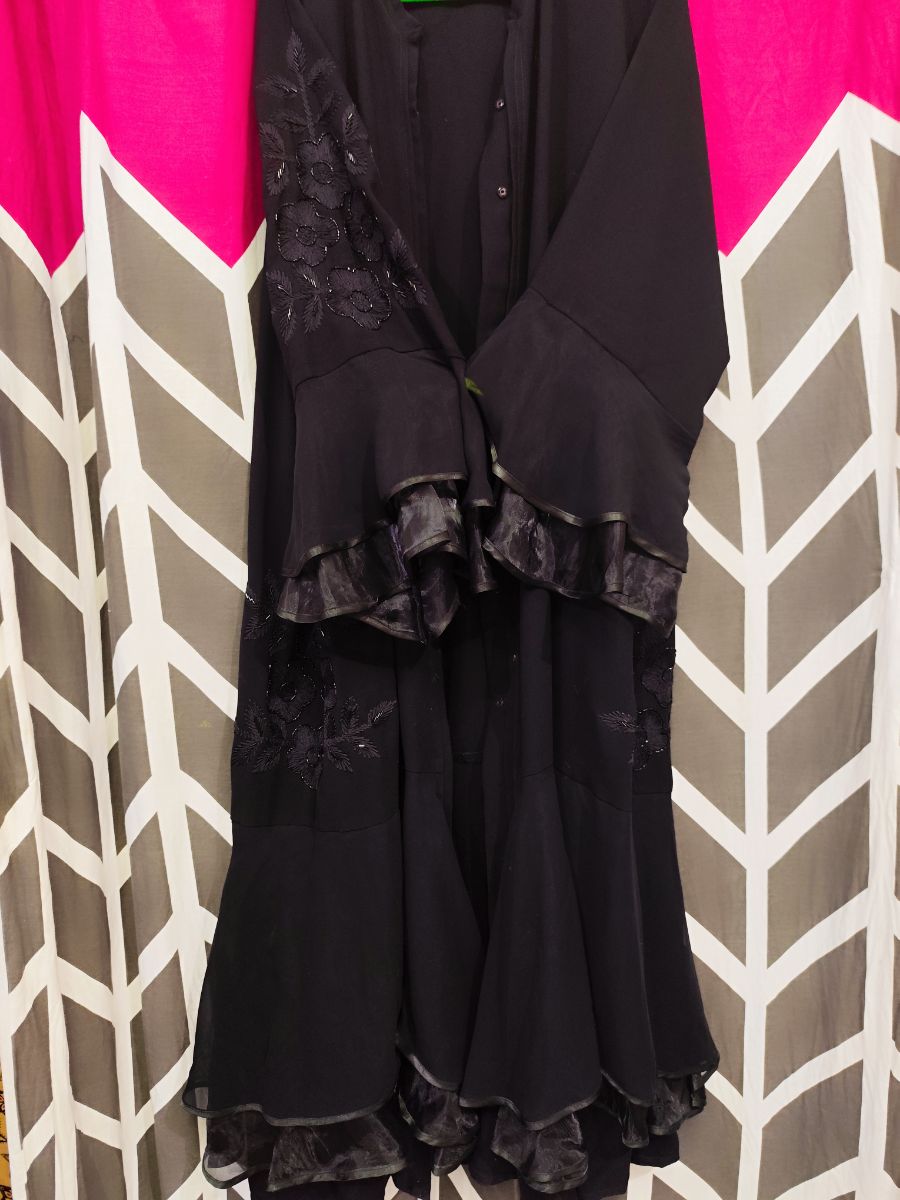 Used Abaya each 10 riyal only - Image 10