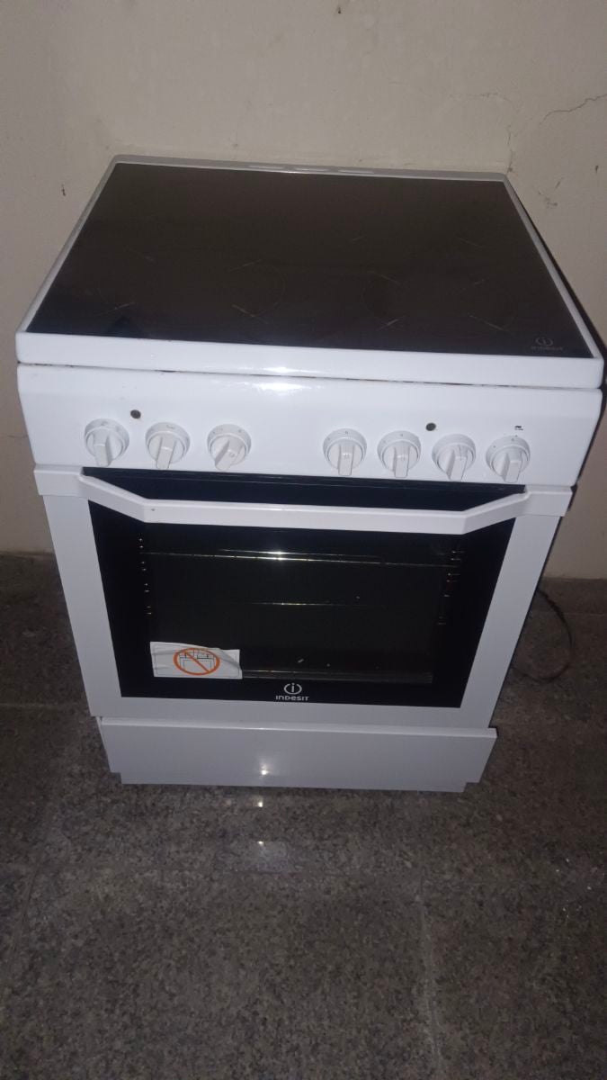 Indesit electric cooking range for sale - Image 1
