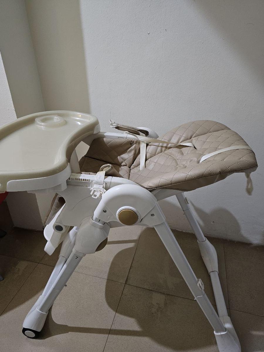 Giggles  high chair - Image 4