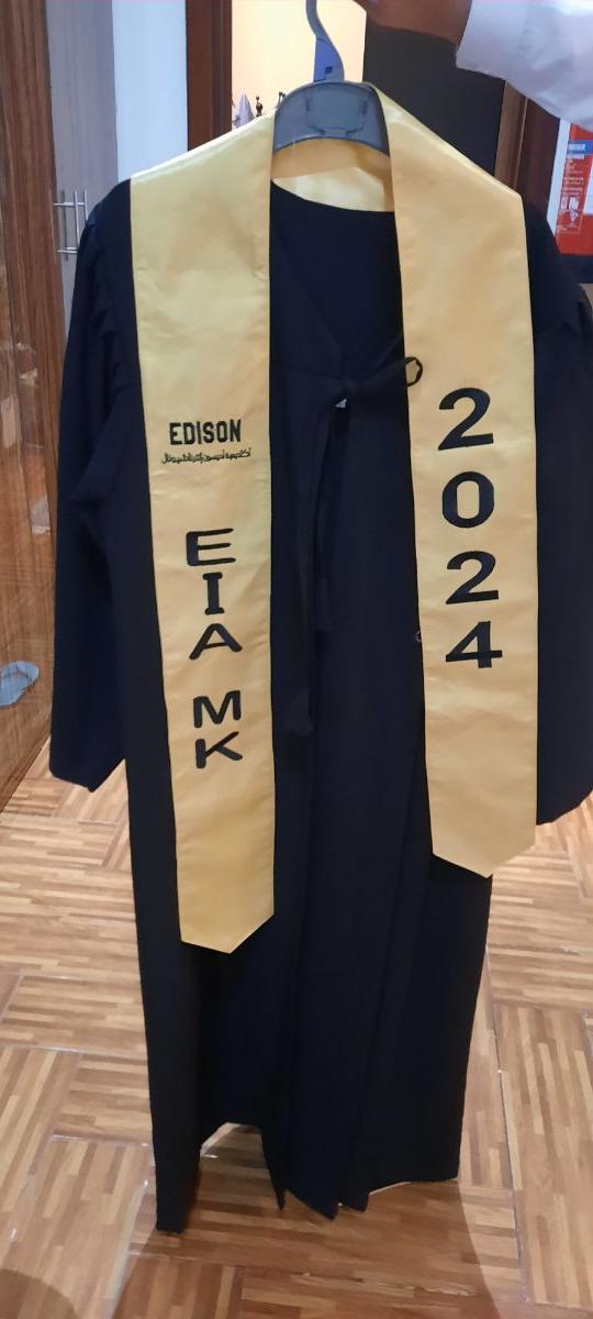 Graduation gaon - Image 5