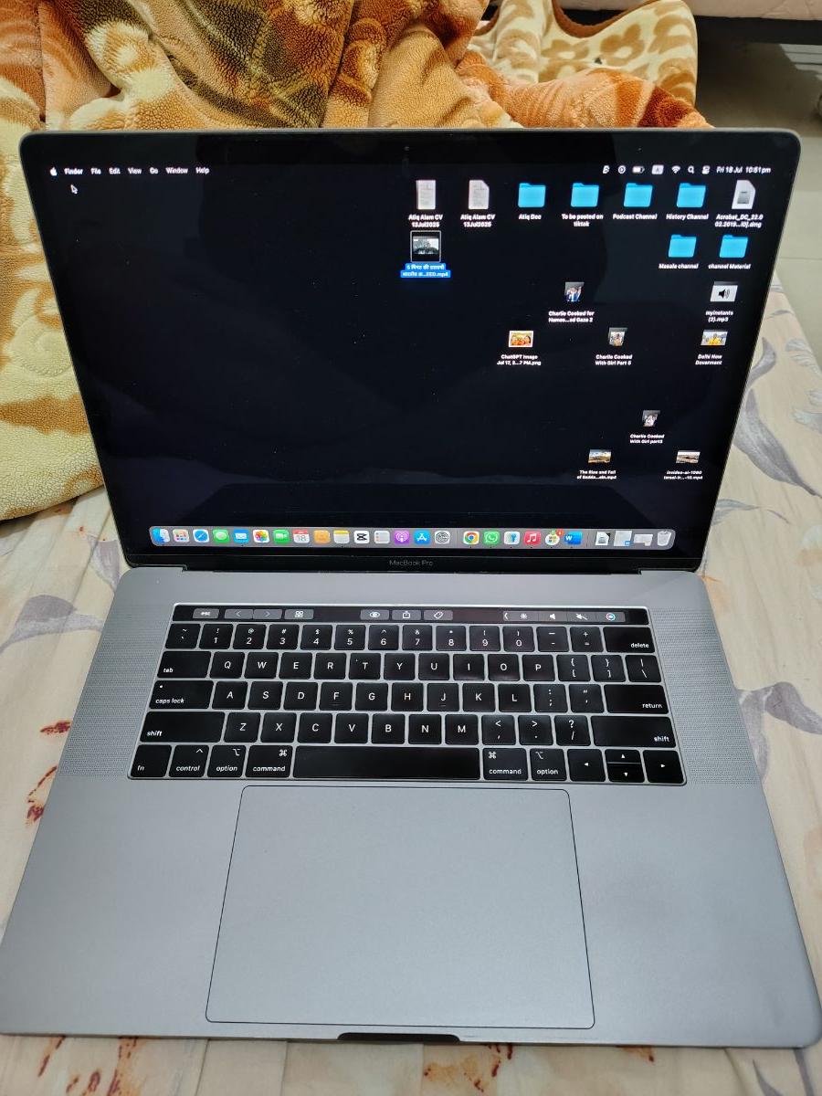 MacBook pro 15.4" i9 32gb ram 512gb ssd  4g graphics card 2019 model clean and perfect condition - Image 4