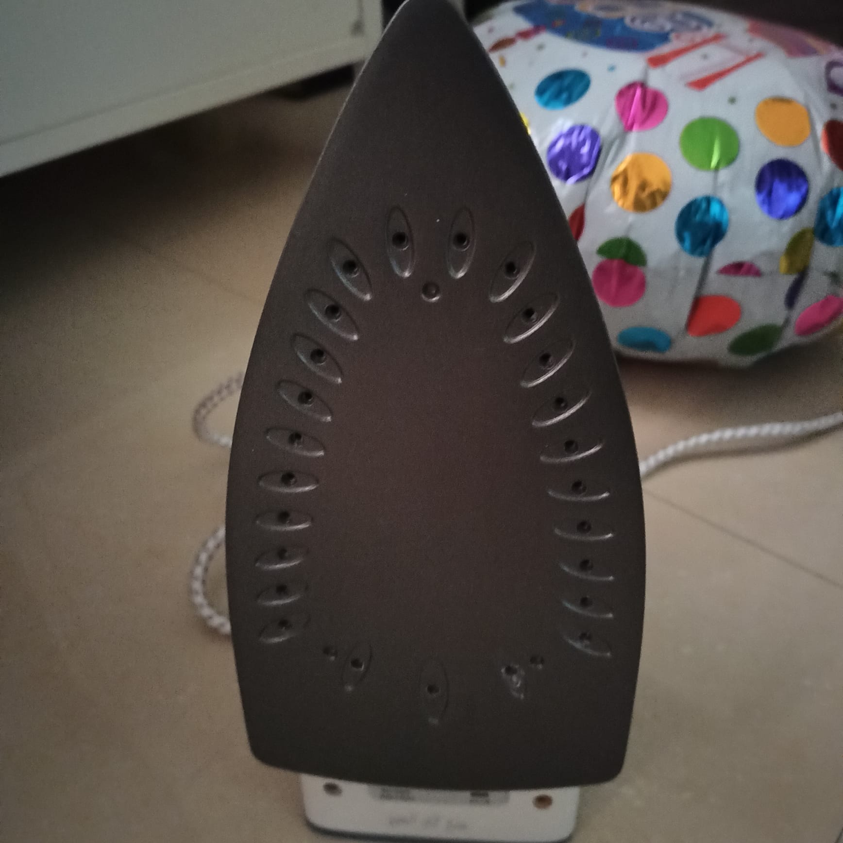 Iron 2200 Watts  - Image 3