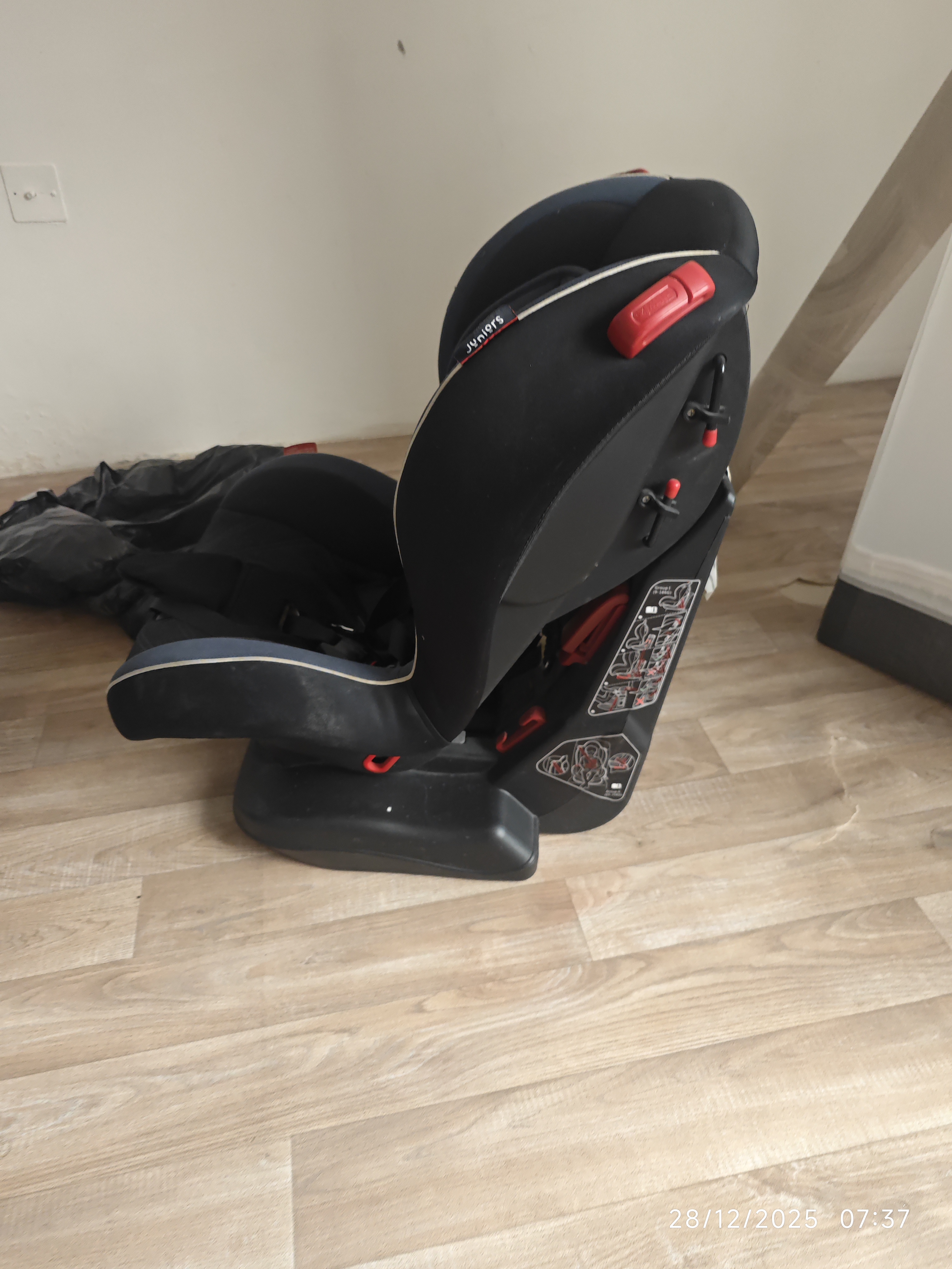 Juniors car seat - Image 2