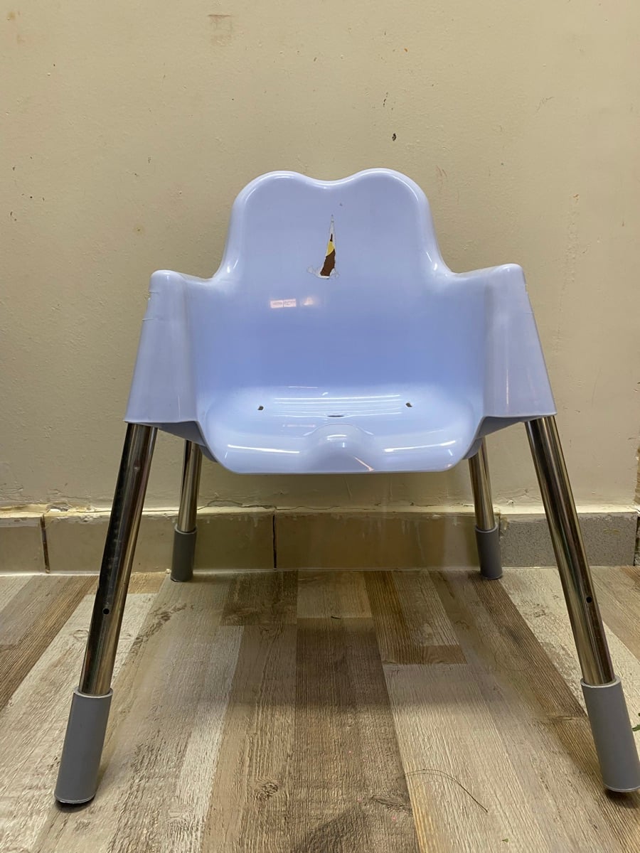 Adjusting high chair with legs - Image 4