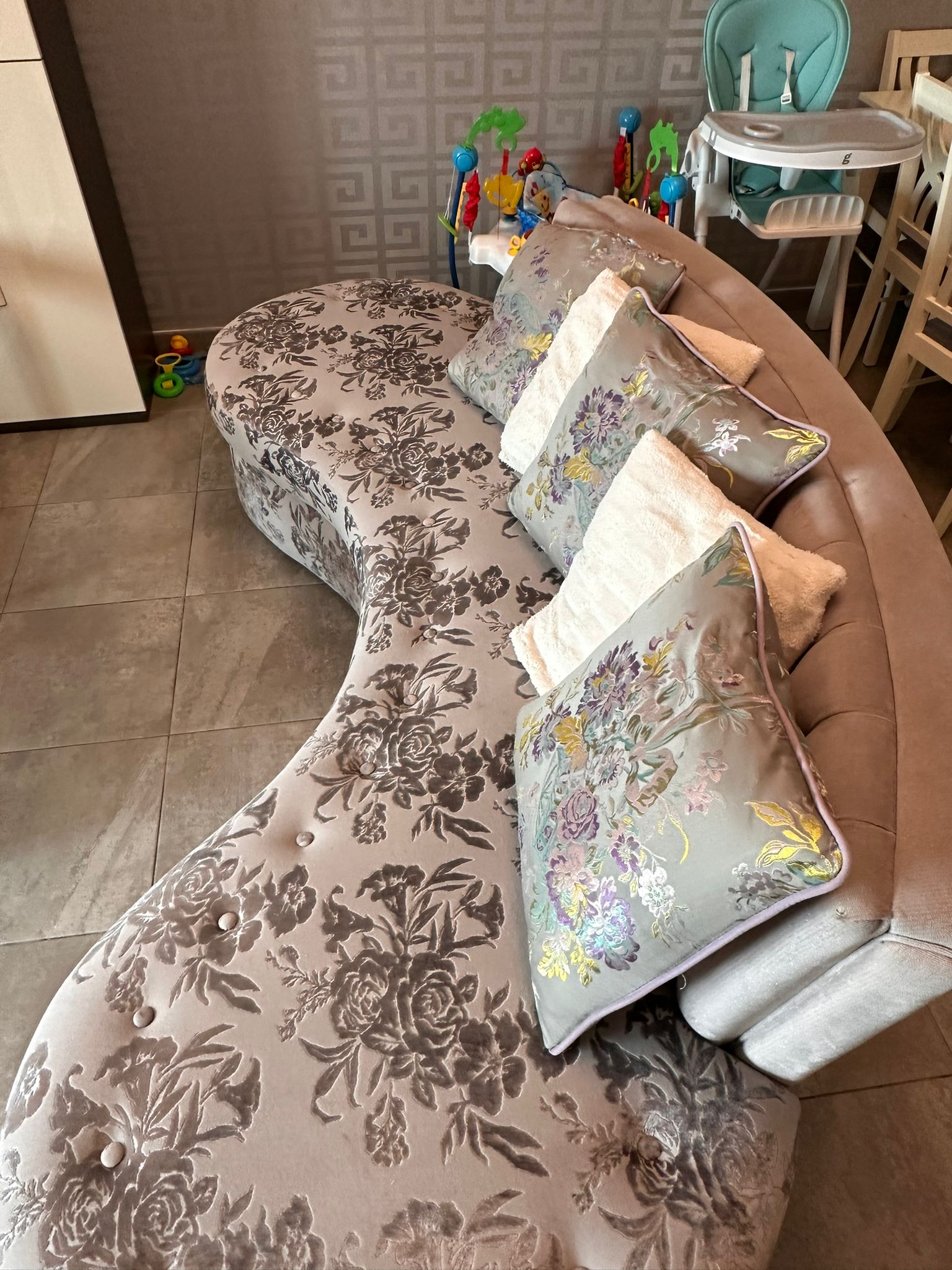 Curved Sofa perfect condition - Image 3