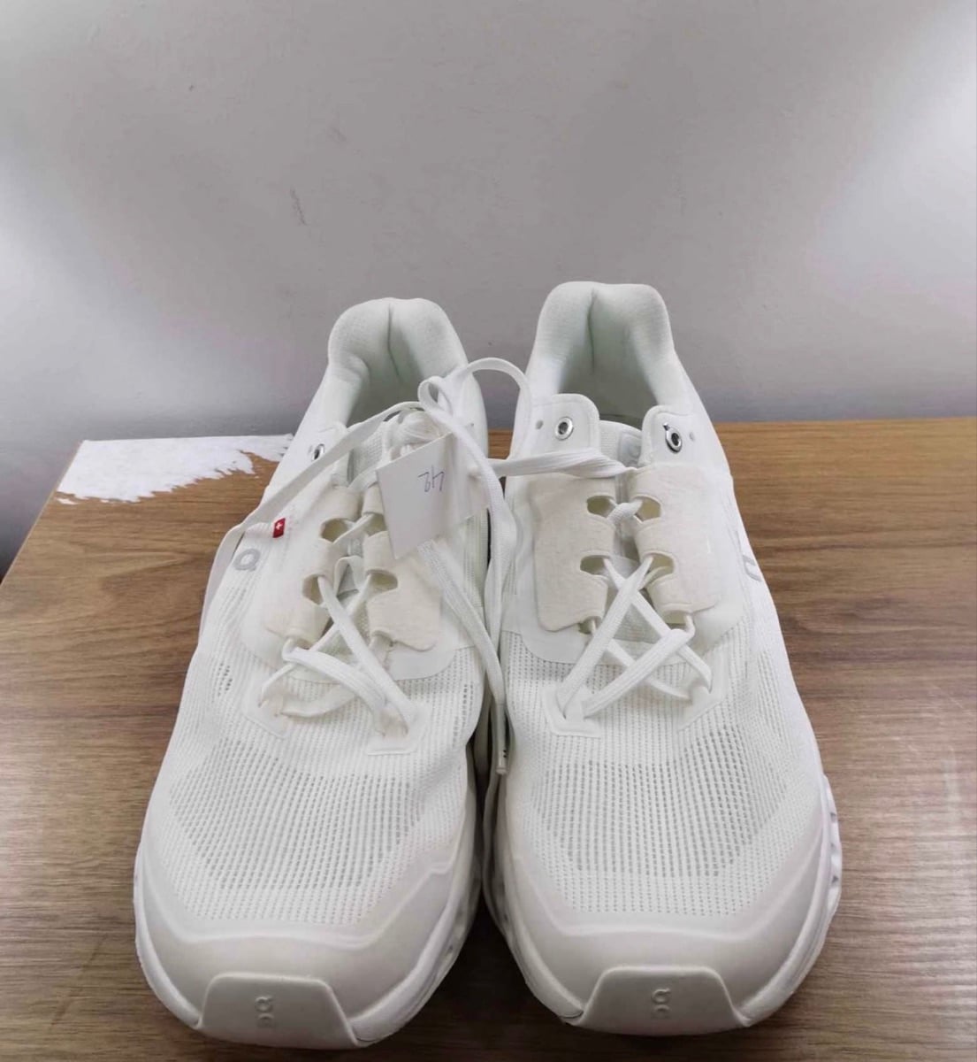 ON RUNNER BRAND NEW SIZE 42 - Image 2