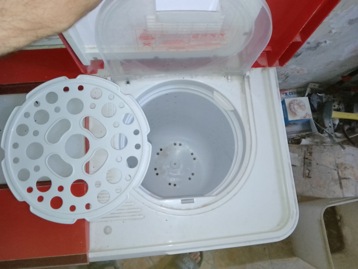Used and neat washing machine - Image 3