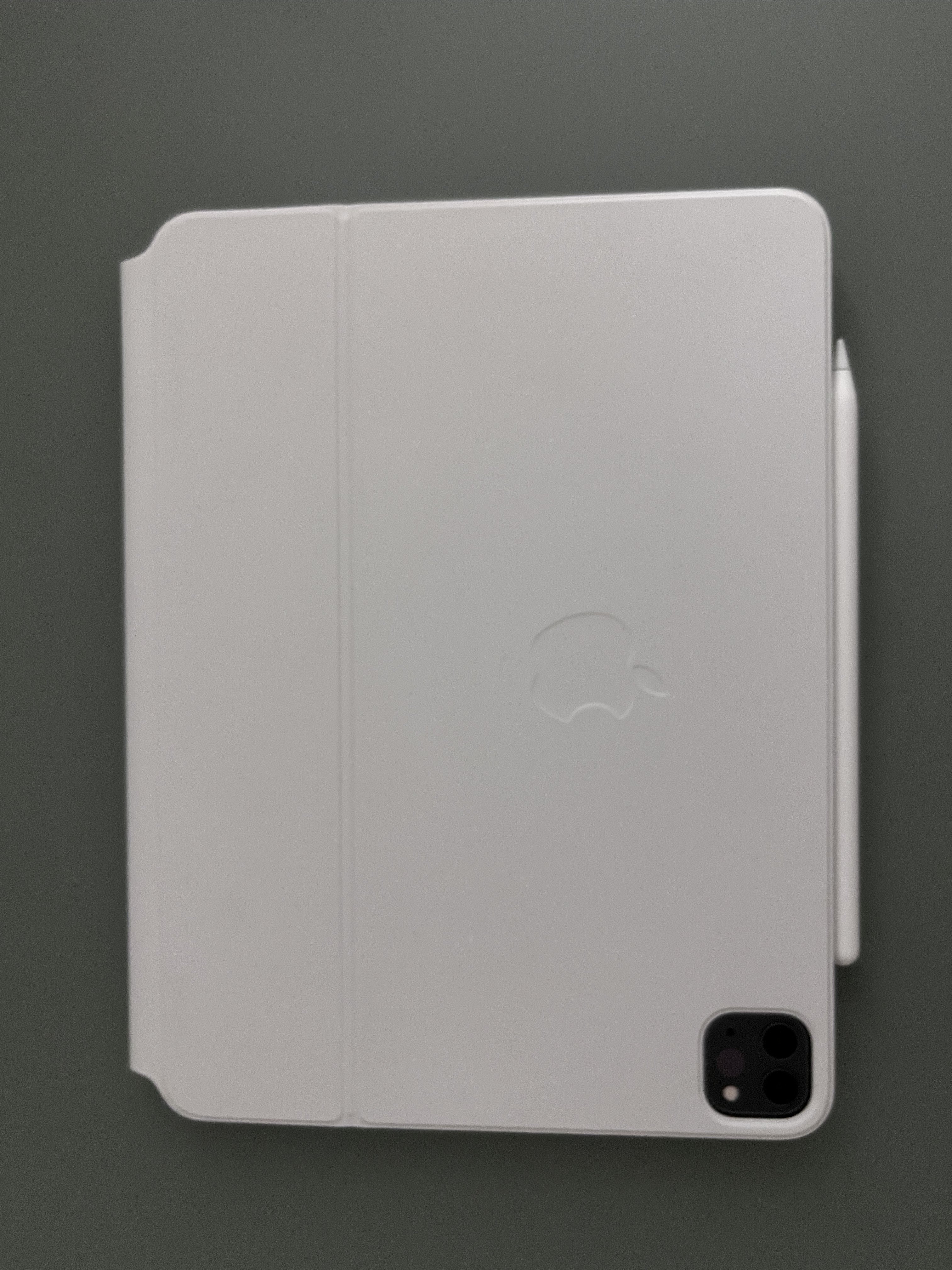Ipad pro 3rd generation 11 inchs with ipad magic key board - Image 2