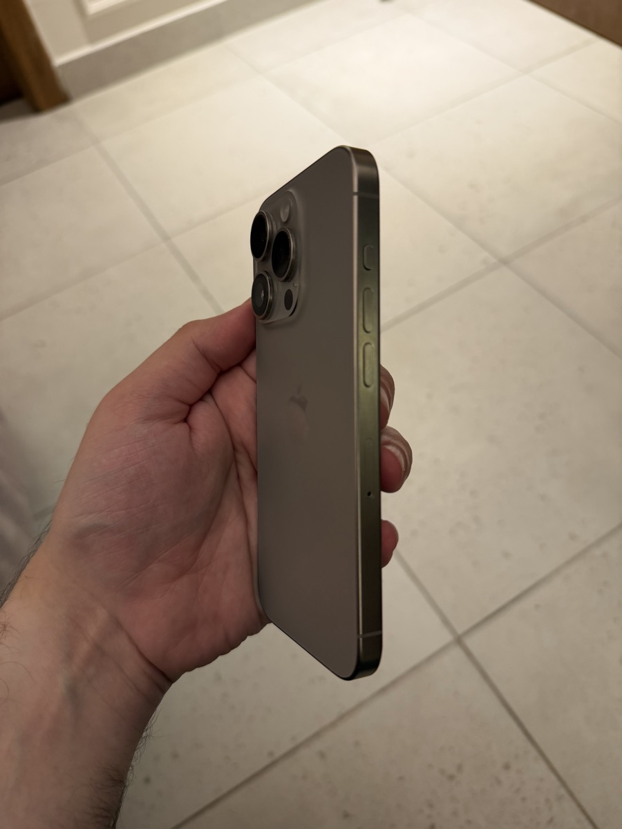 iPhone 15 Pro - Image 2