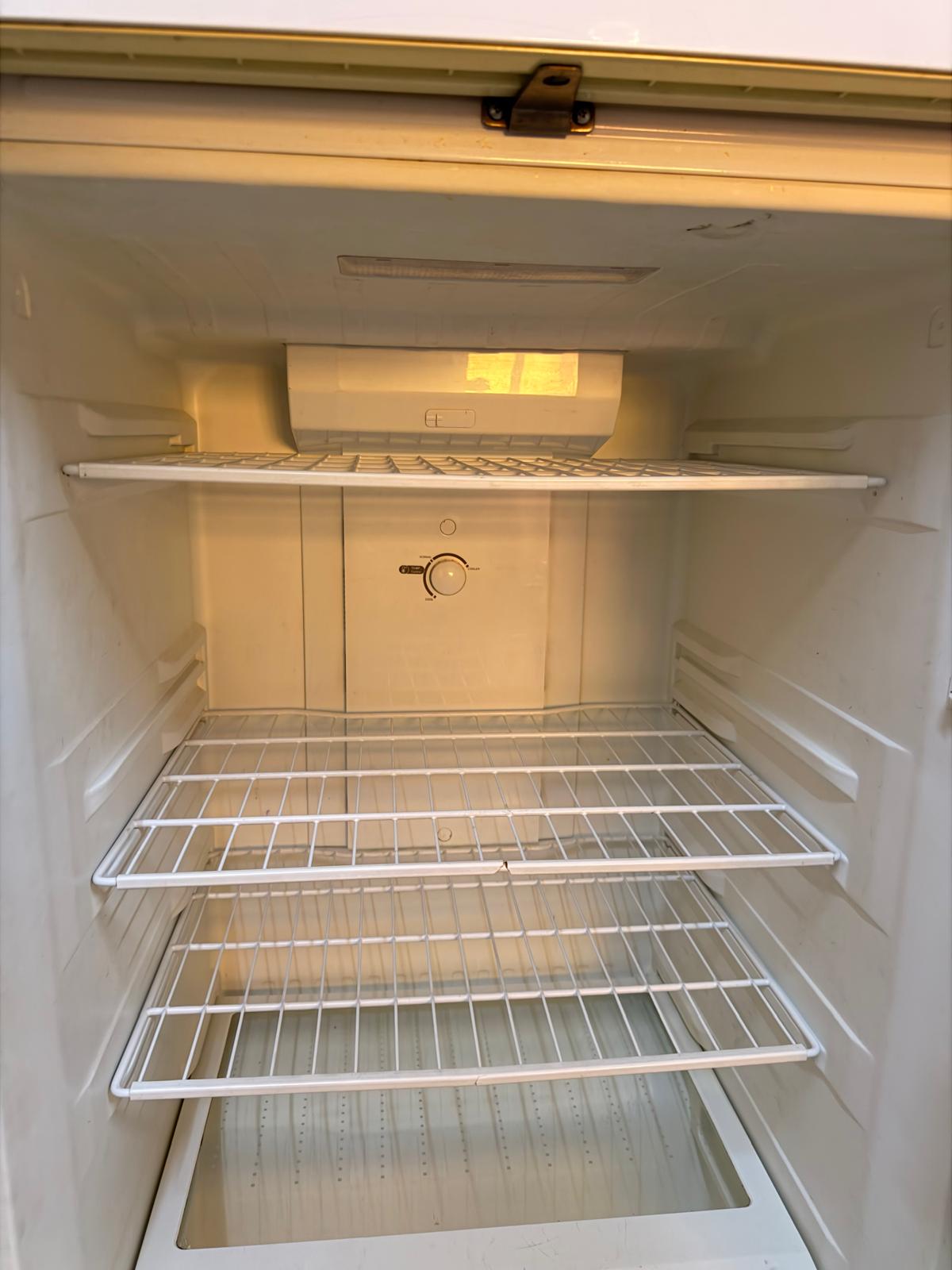 GENERALCO TOP MOUNT REFRIGERATOR 606L - Image 8