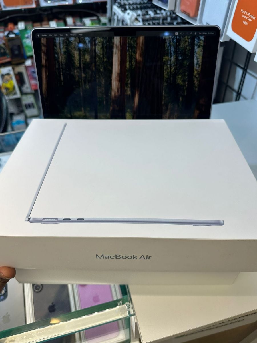 Mackbook air m4 13inch 256gb - Image 1