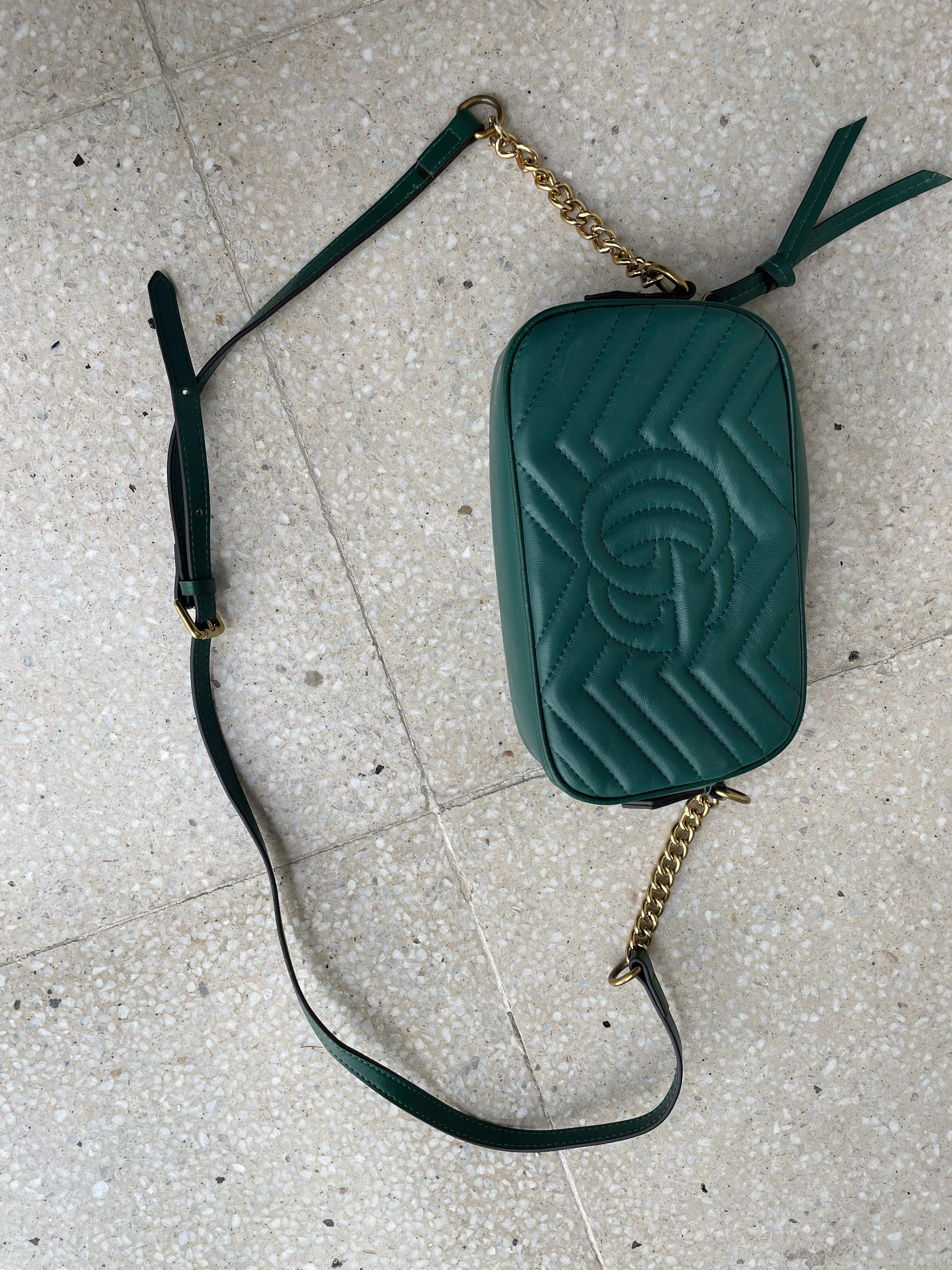 Original gucci marmont camera bag at negotiable price. - Image 10