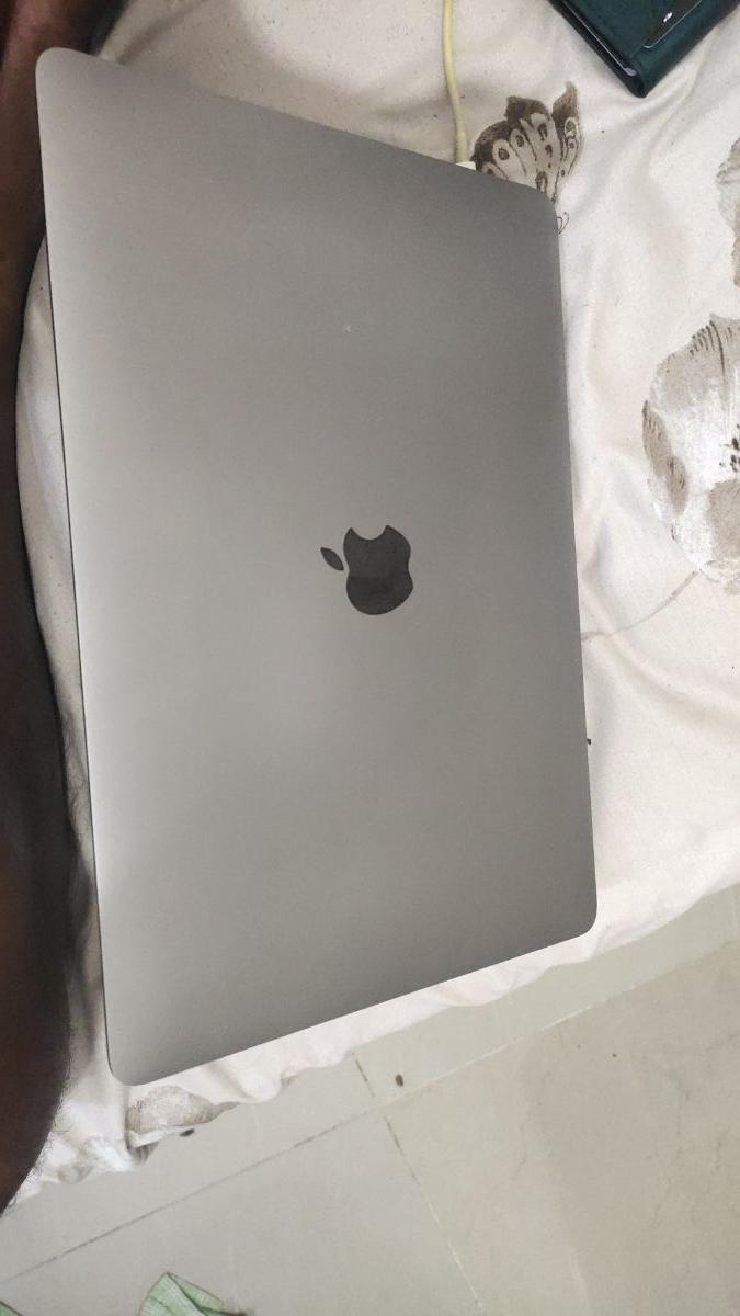 Apple MacBook pro A1706 - Image 3