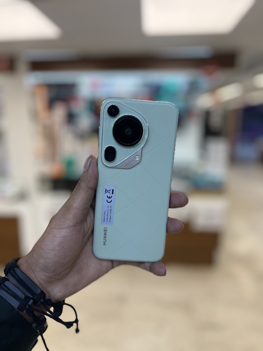 Huawei pura 70 ultra - Image 1
