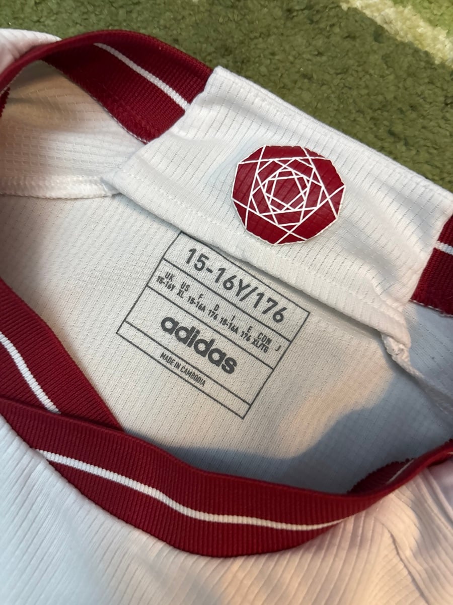 Manchester United jersey - Image 3