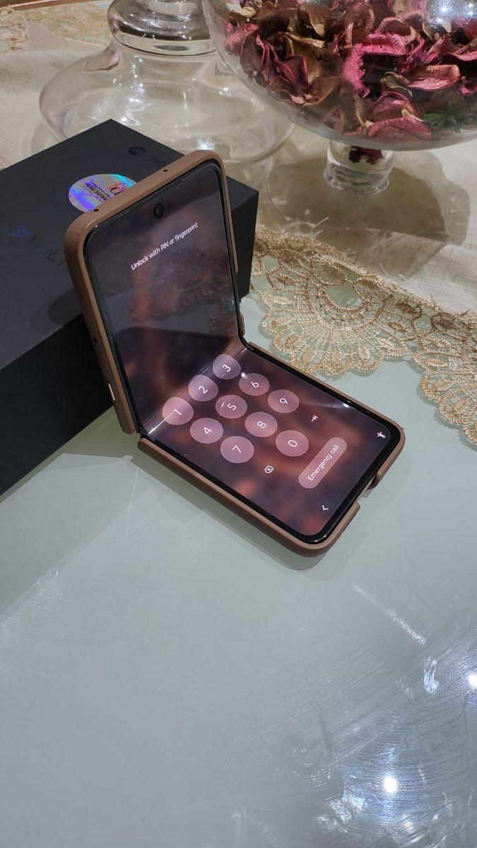 Motorolla razr ultra 60 2025 - Image 8