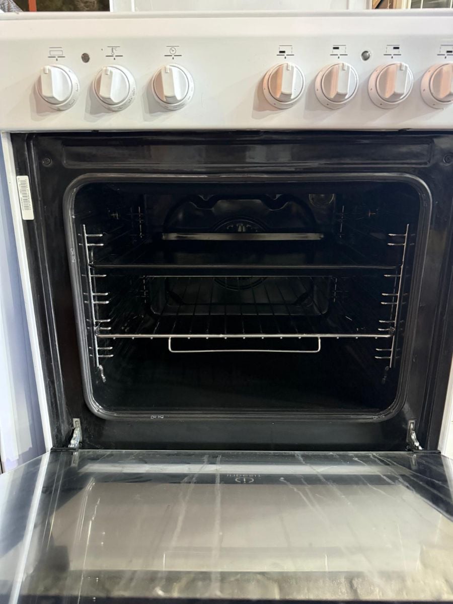 Indesit electric cooking range for sale - Image 3