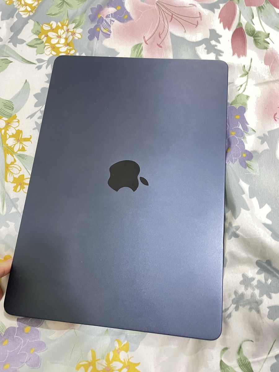 MacBook AIR 13inch with M3 2025 - Image 6