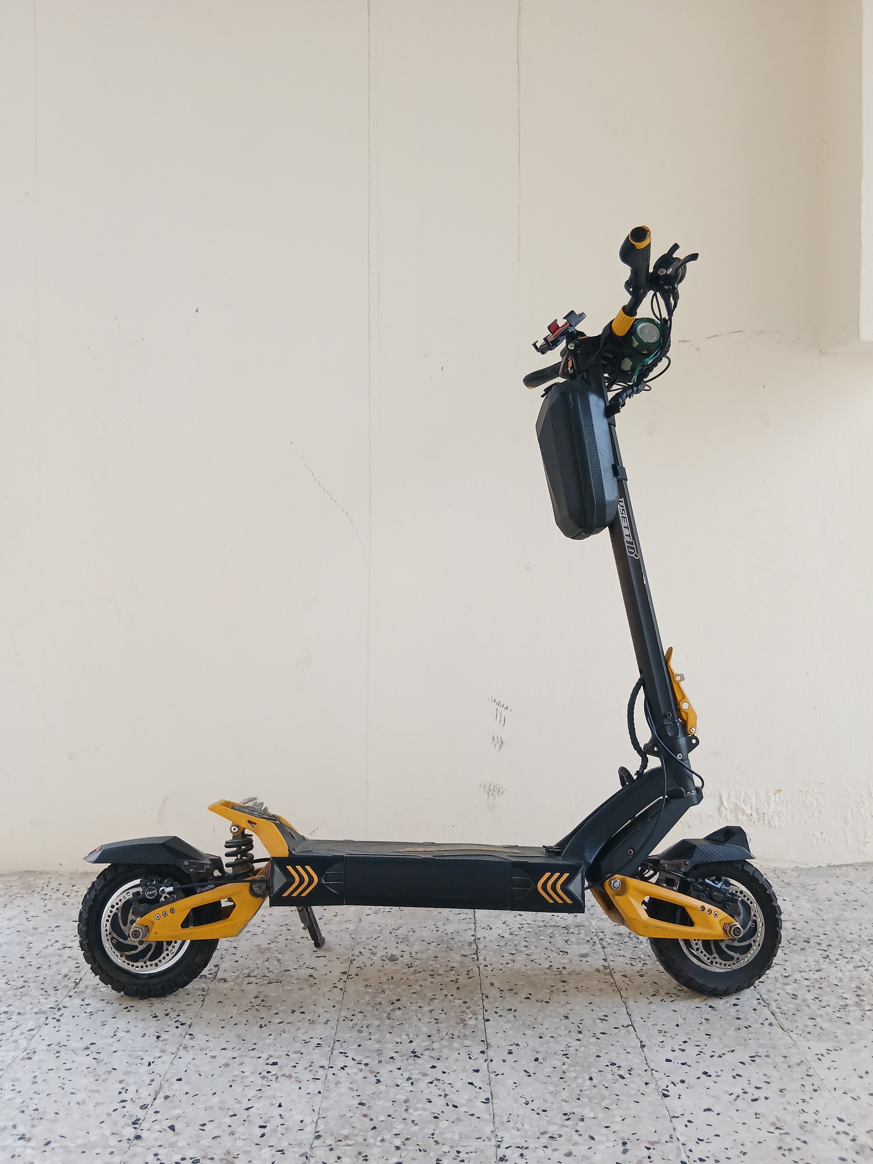 Vsett 10+ E scooter - Image 1