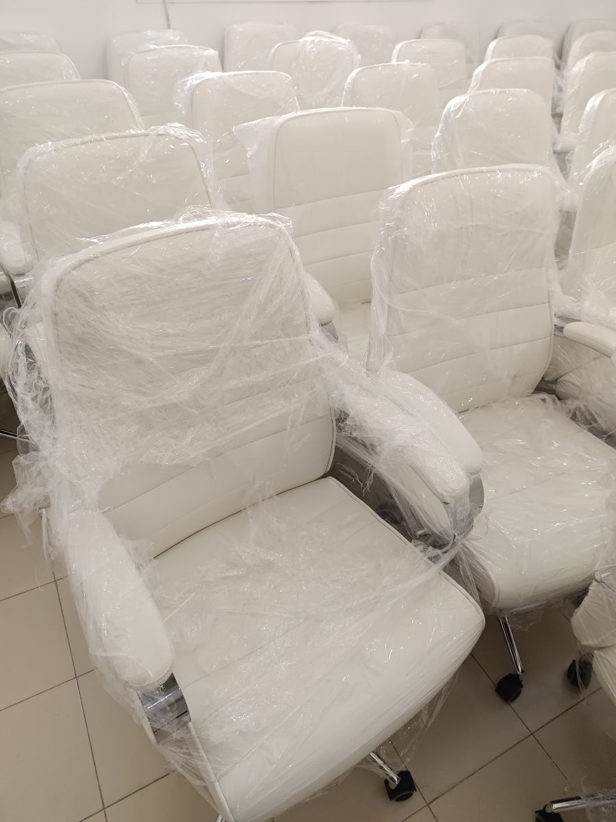 White Office Chairs for 500 only - Image 1