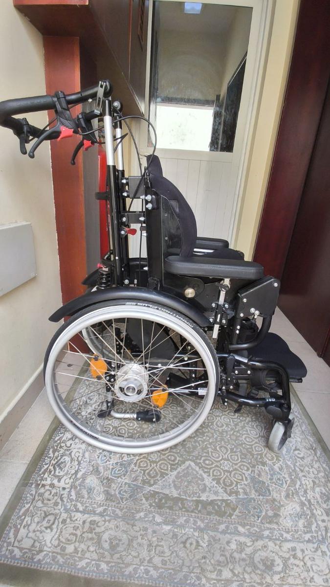 Small-seat wheelchair, made in Germany - Image 2