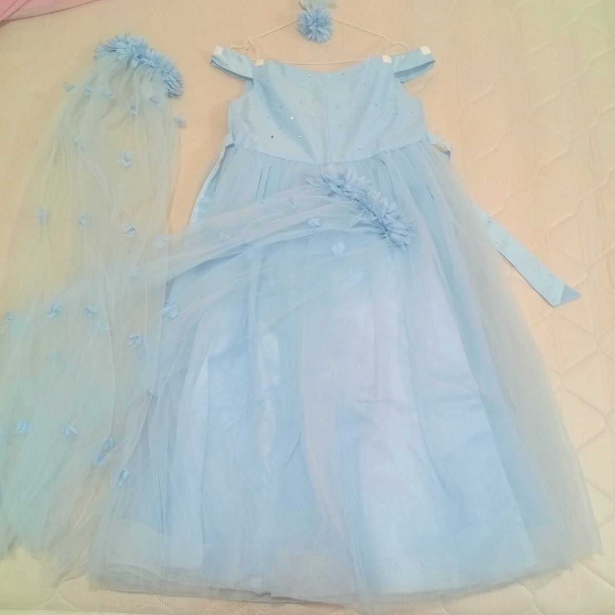 Girl dresses like new - Image 2
