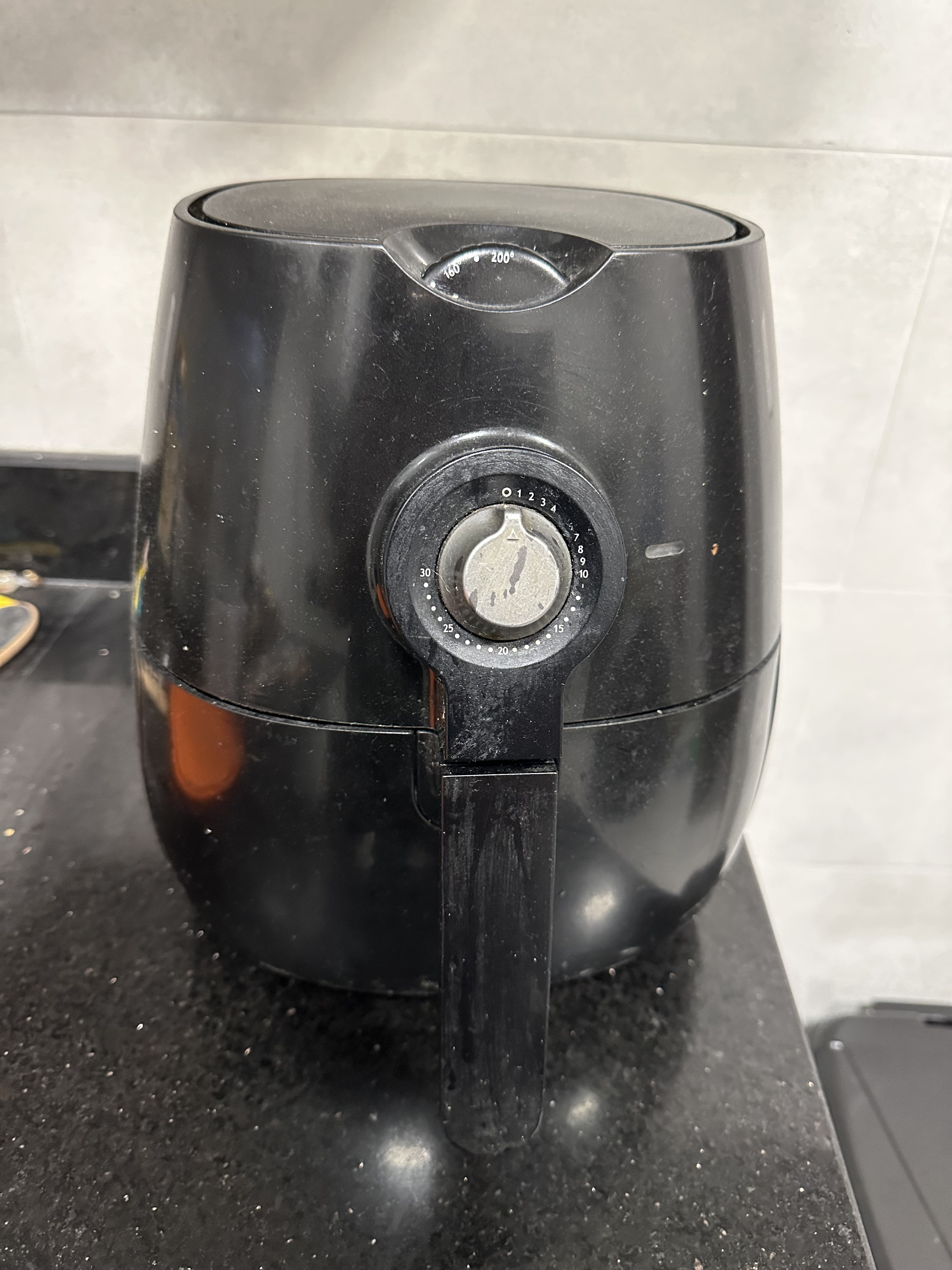 Philips Air Fryer Black HD922020 for give away - Image 2