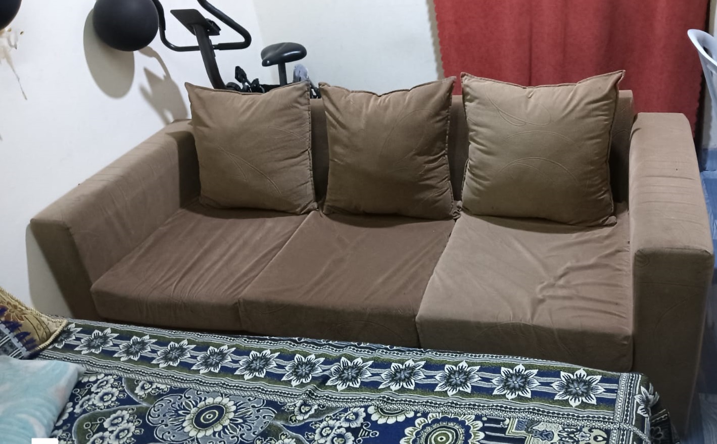 Three Seater Sofa Excellent Condition  - Image 3