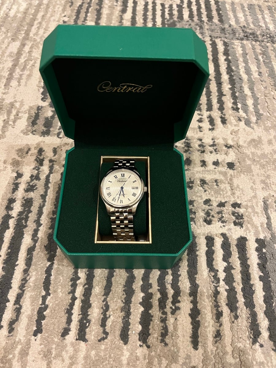 Central watch - Image 1