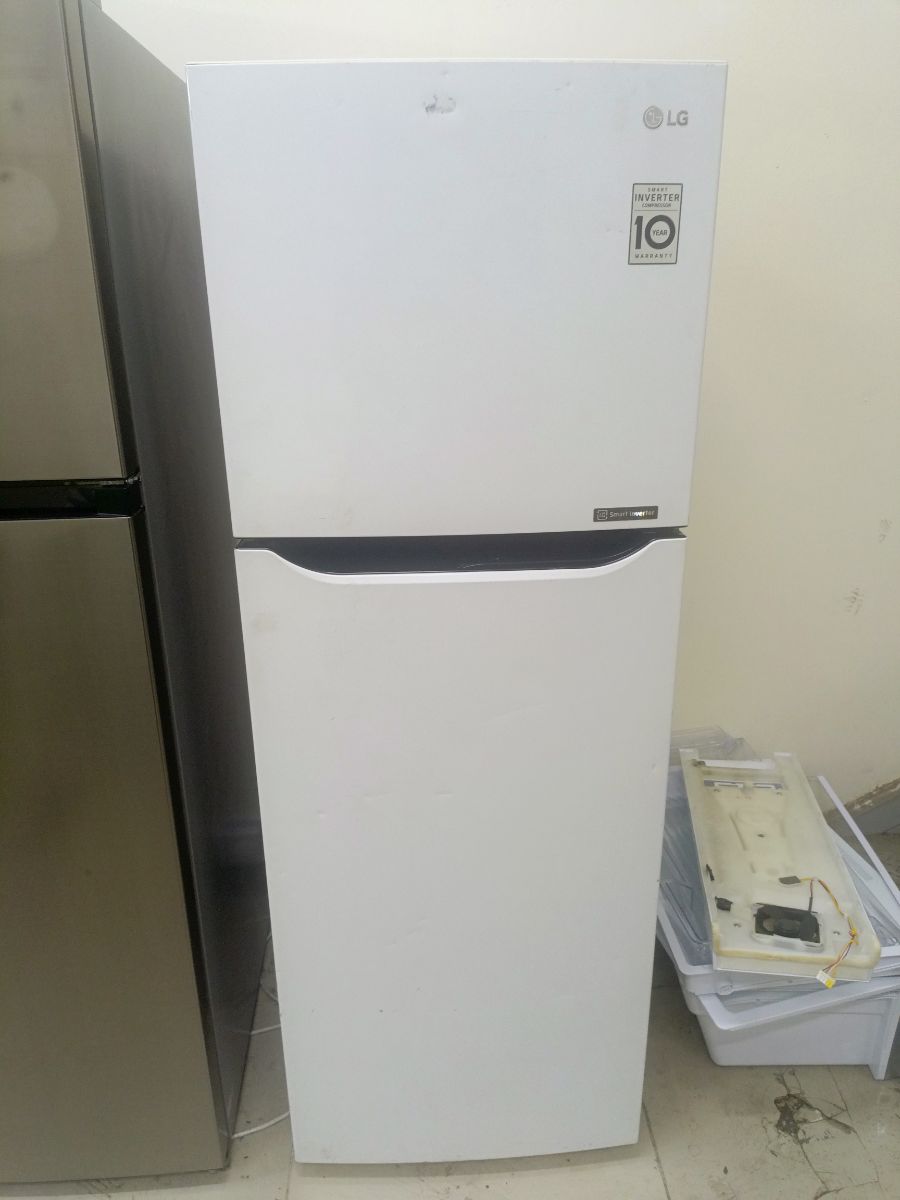 Lg refrigerator - Image 1