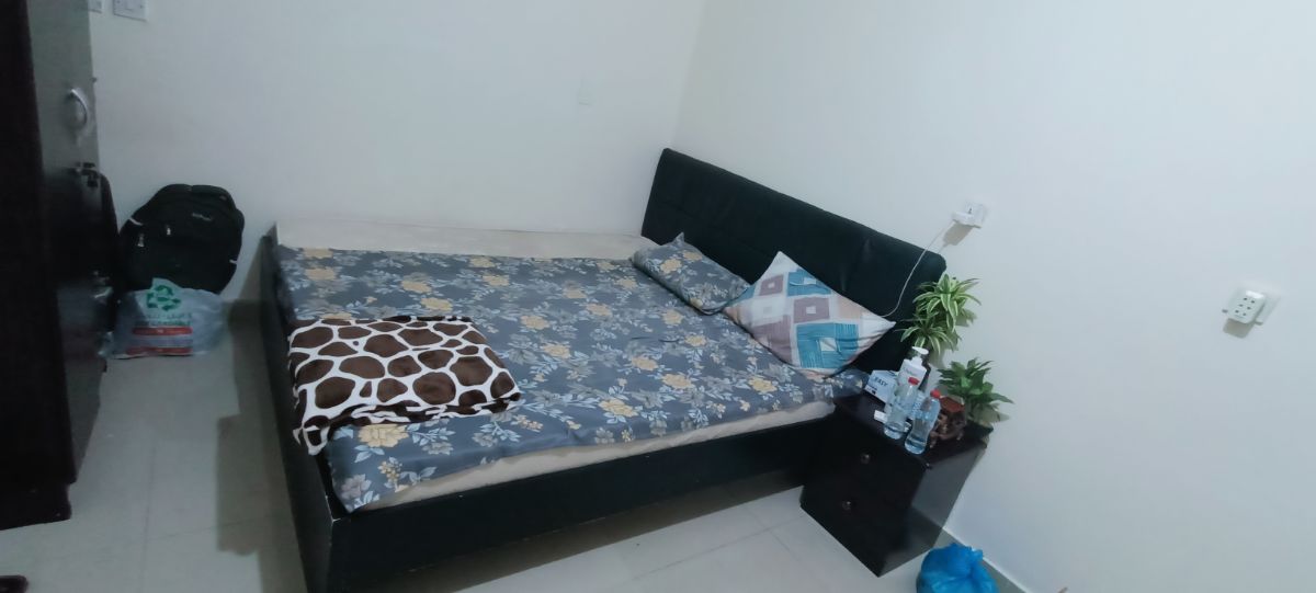 Urgent sell king size bed and mattress - Image 4