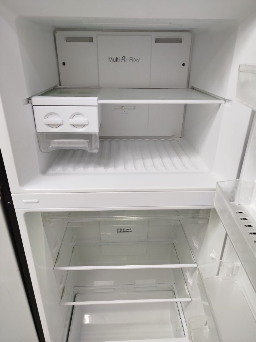 Chiq same same new condition refrigerator for sale - Image 4
