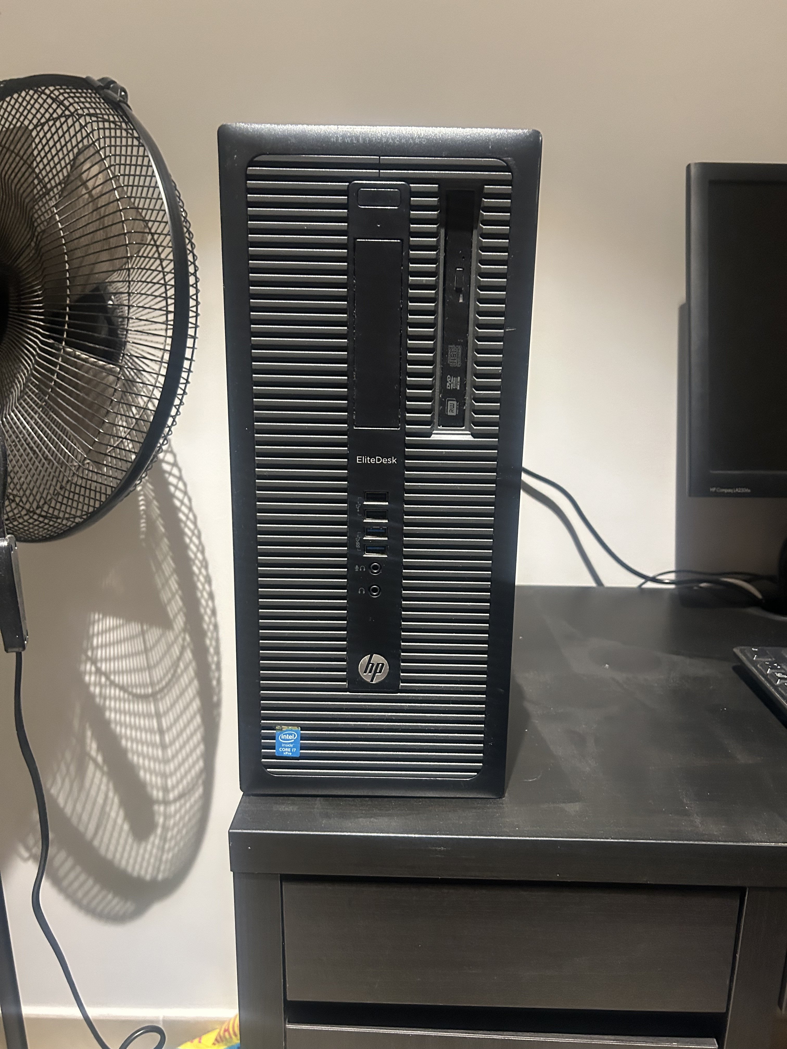 Windows desktop computer with desk and gaming chair - Image 3