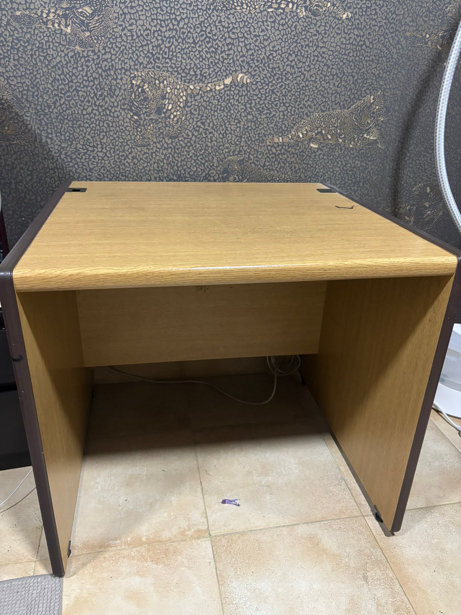 Computer desk - Image 1