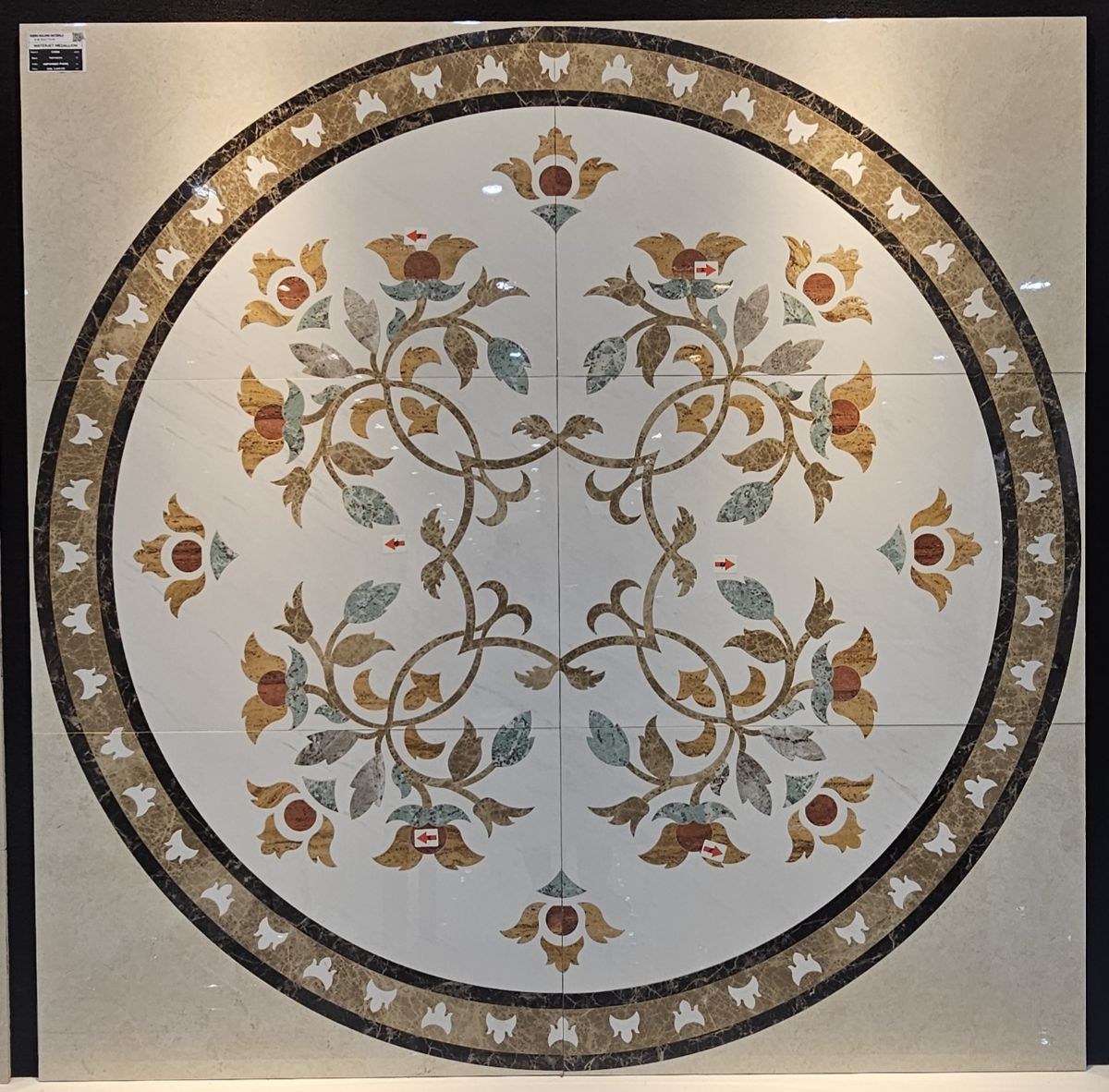 Porcelain medallion - Image 1