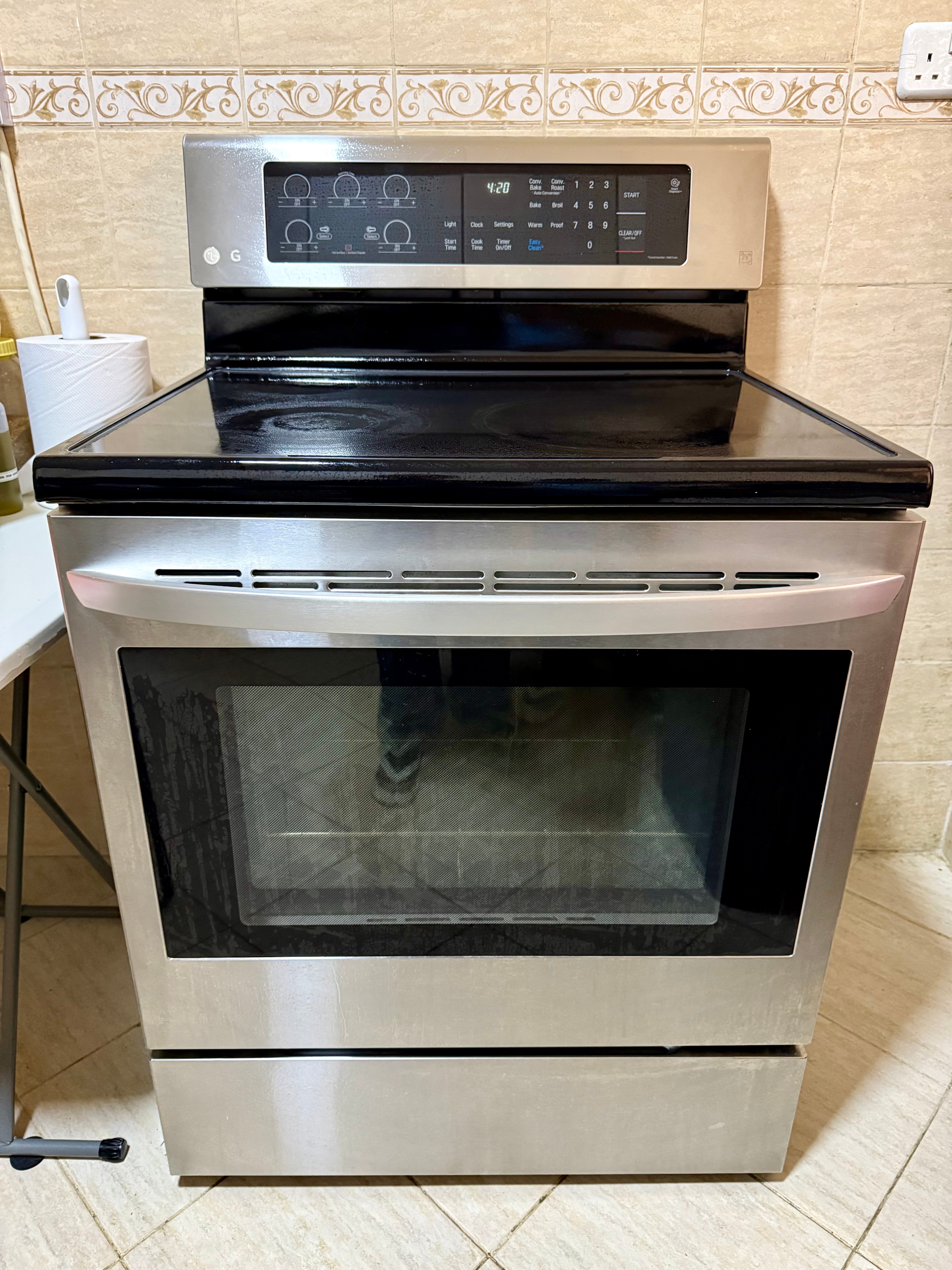 LG Electric Range - Image 1