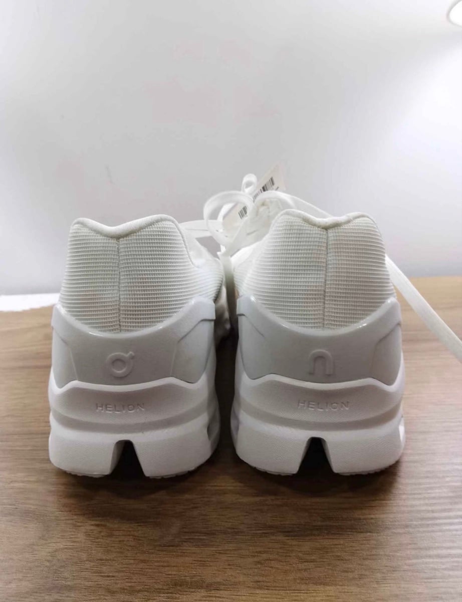 ON RUNNER BRAND NEW SIZE 42 - Image 3