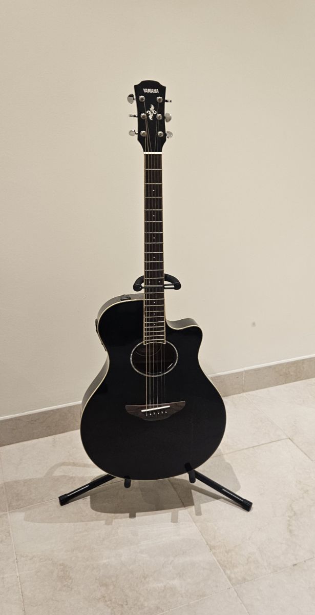 Yamaha apx600 Guitar - Image 3