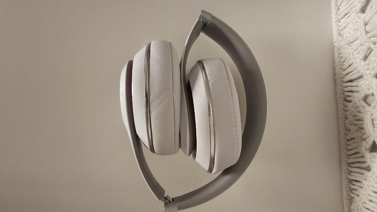 Beats Studio-3 By Dre very good condition( wired headphone) - Image 3