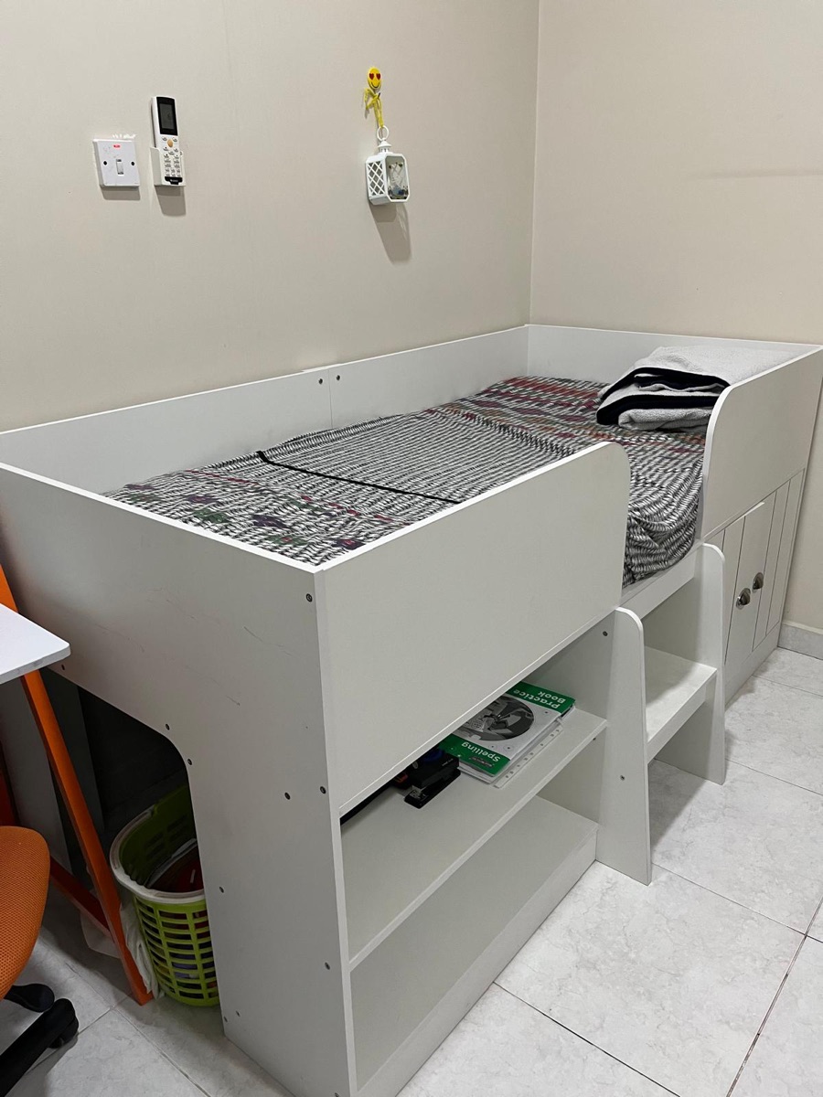Kids cabin bed with mattress - Image 4
