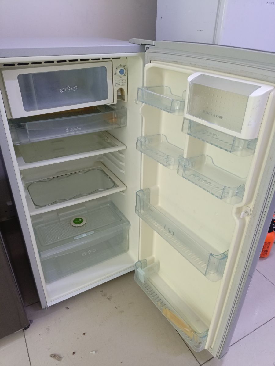 Lg refrigerator - Image 2