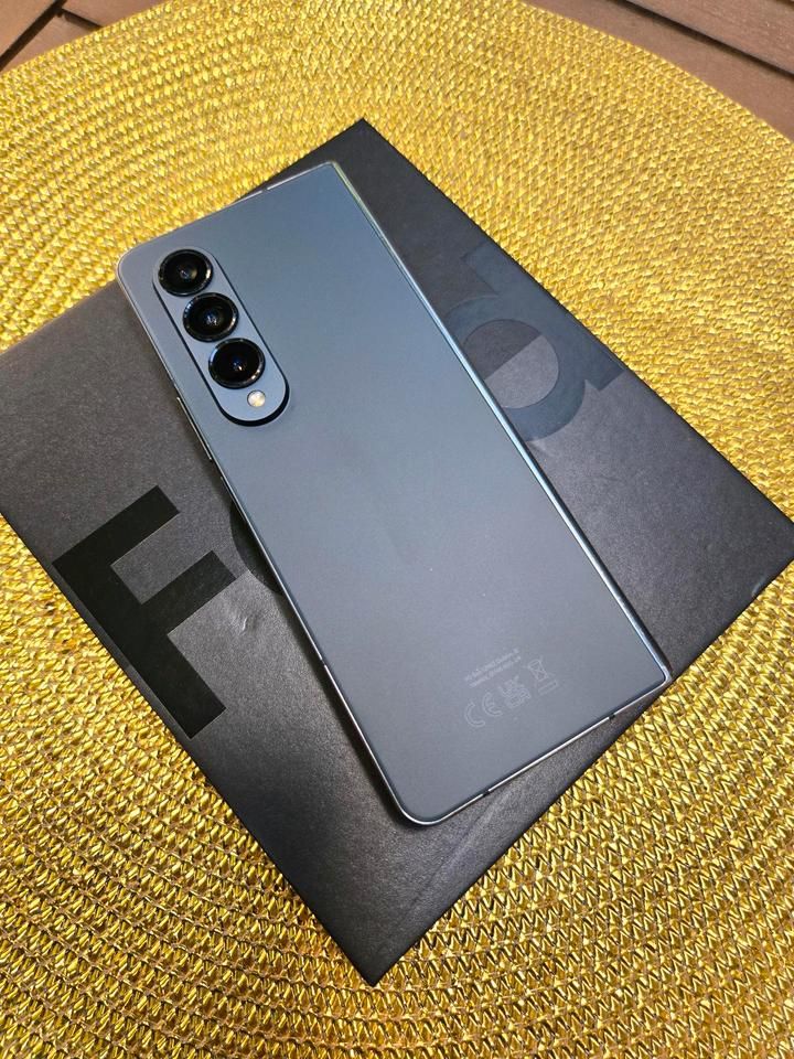 Samsung galaxy Z Fold 4 - Image 2