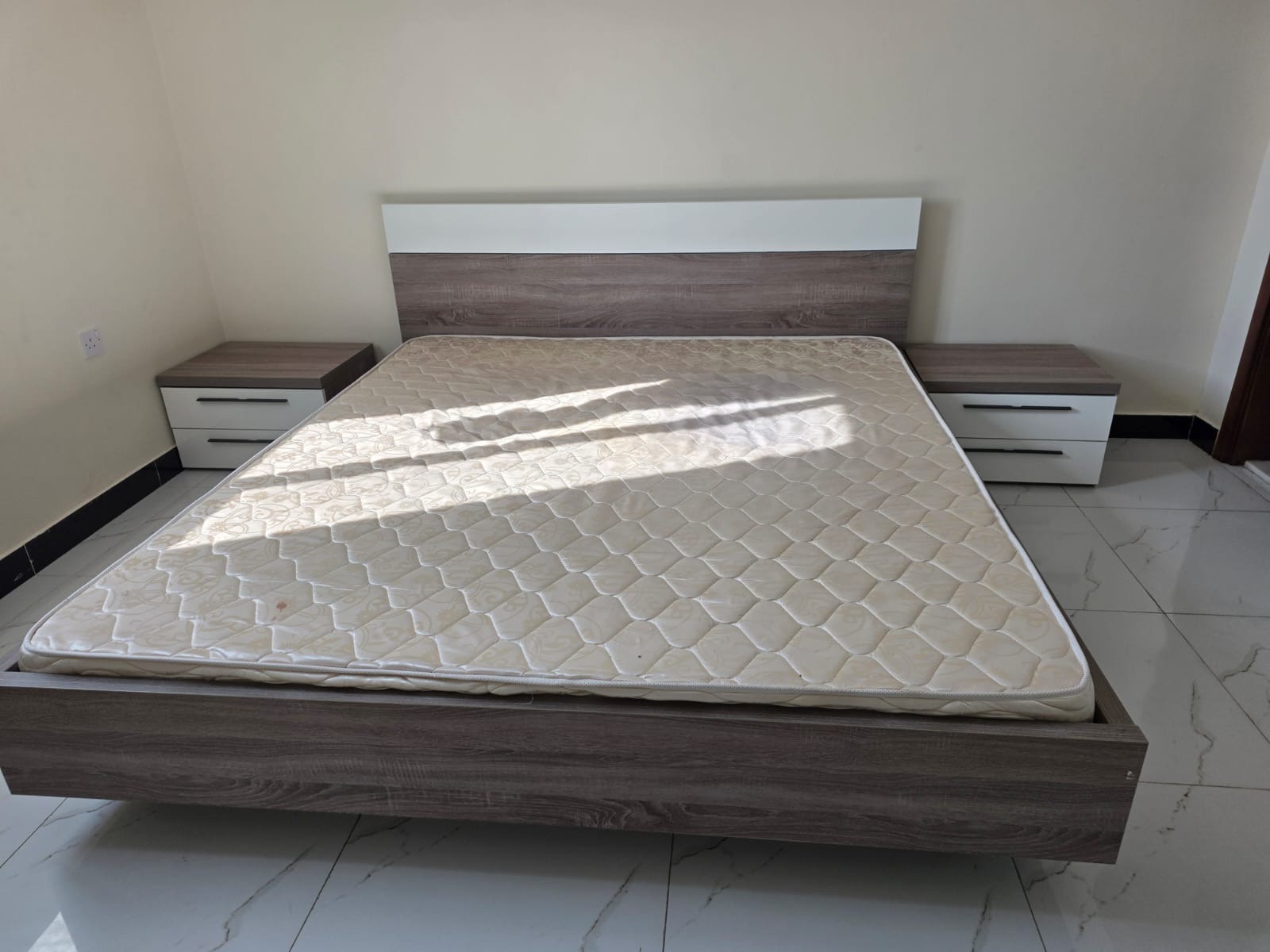Bed and mattress - Image 1