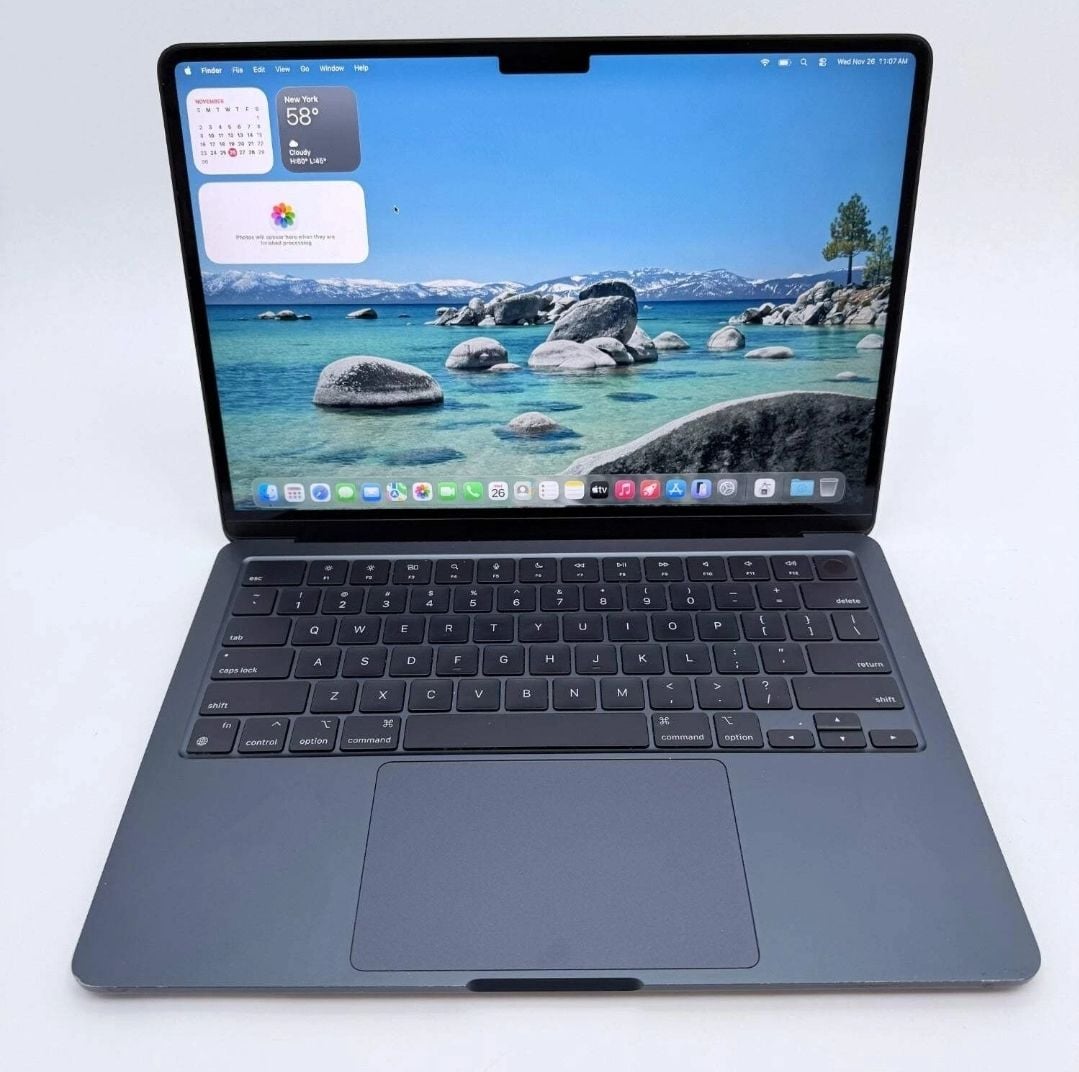 Apple Macbook air M3 - Image 3