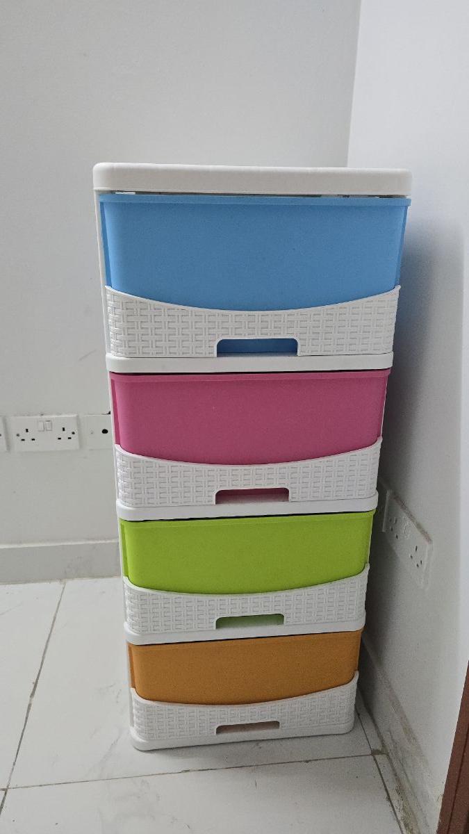 Cosmoplast  4 layer storage cabinet in good condition - Image 2