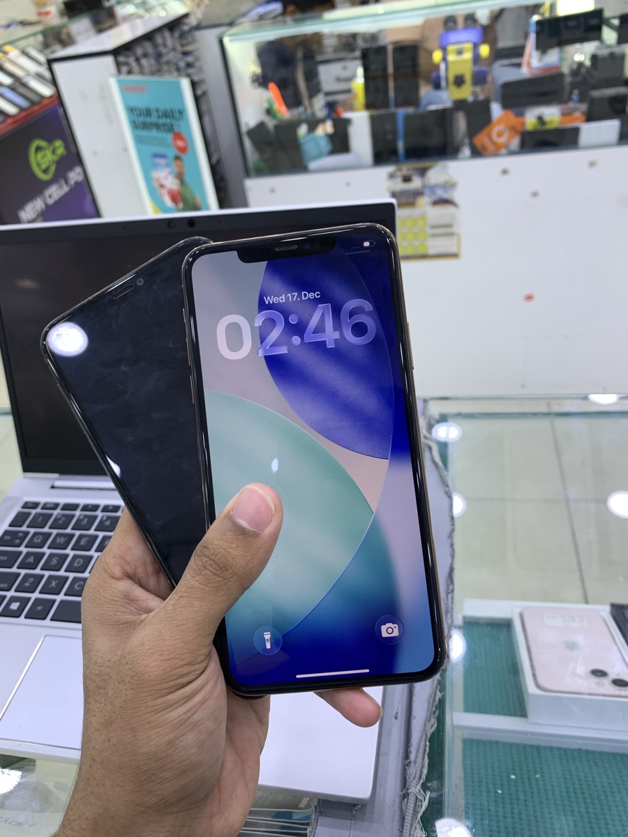 iPhone 11 Pro Max - Image 4