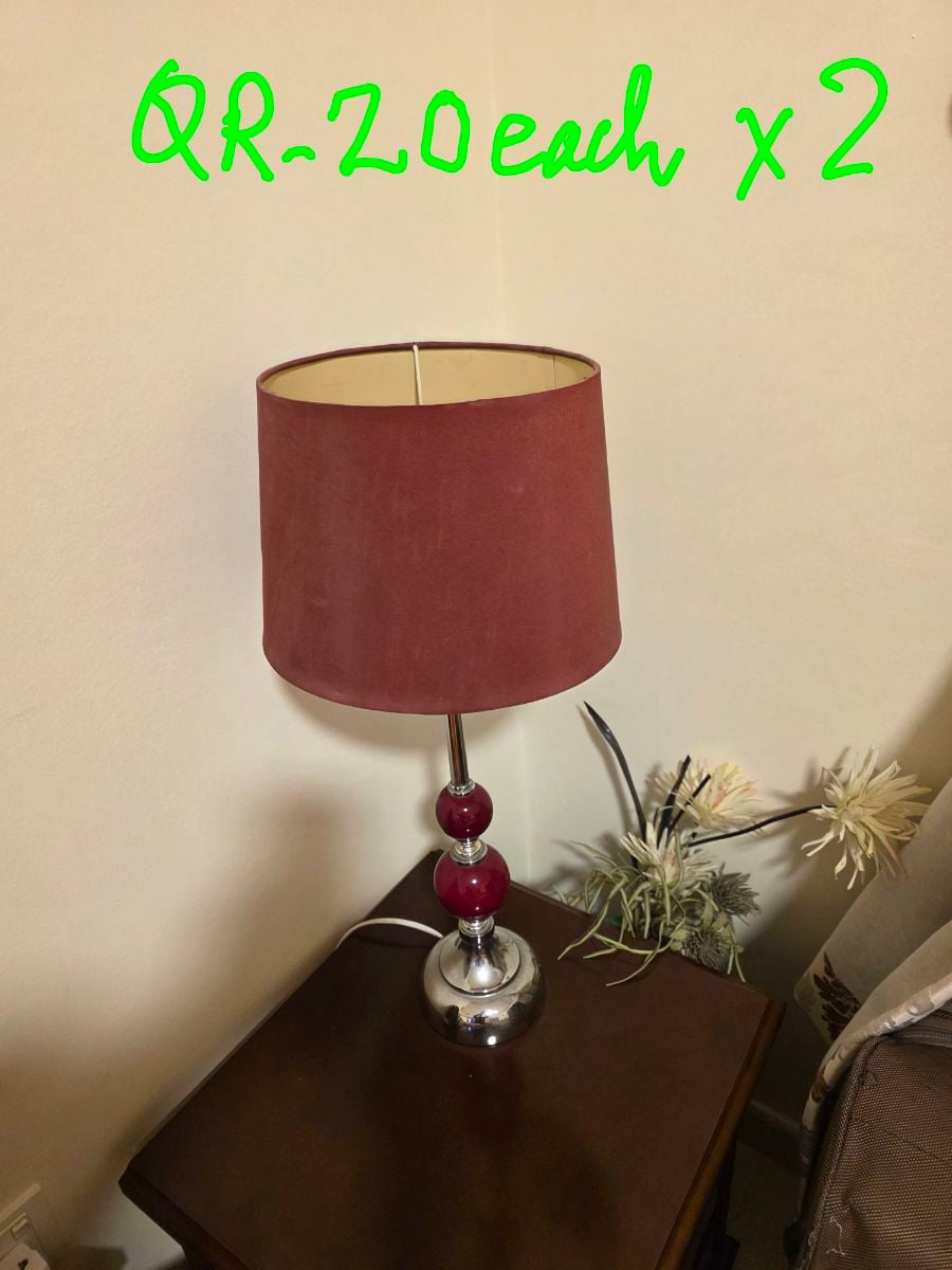 2 pairs of lamp shades and 2 pendent lights - Image 2