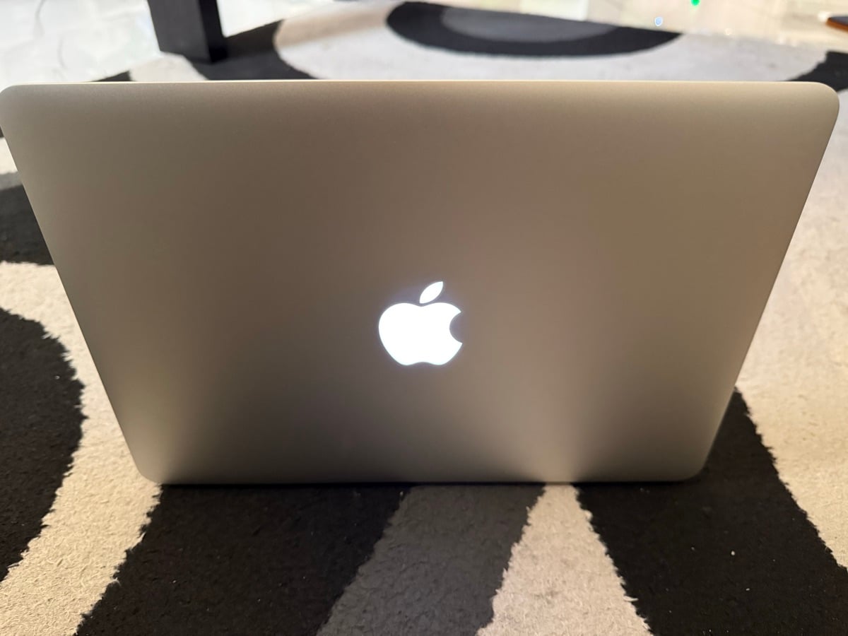 MacBook Pro 13” A1502 8GB 256GB - Image 1