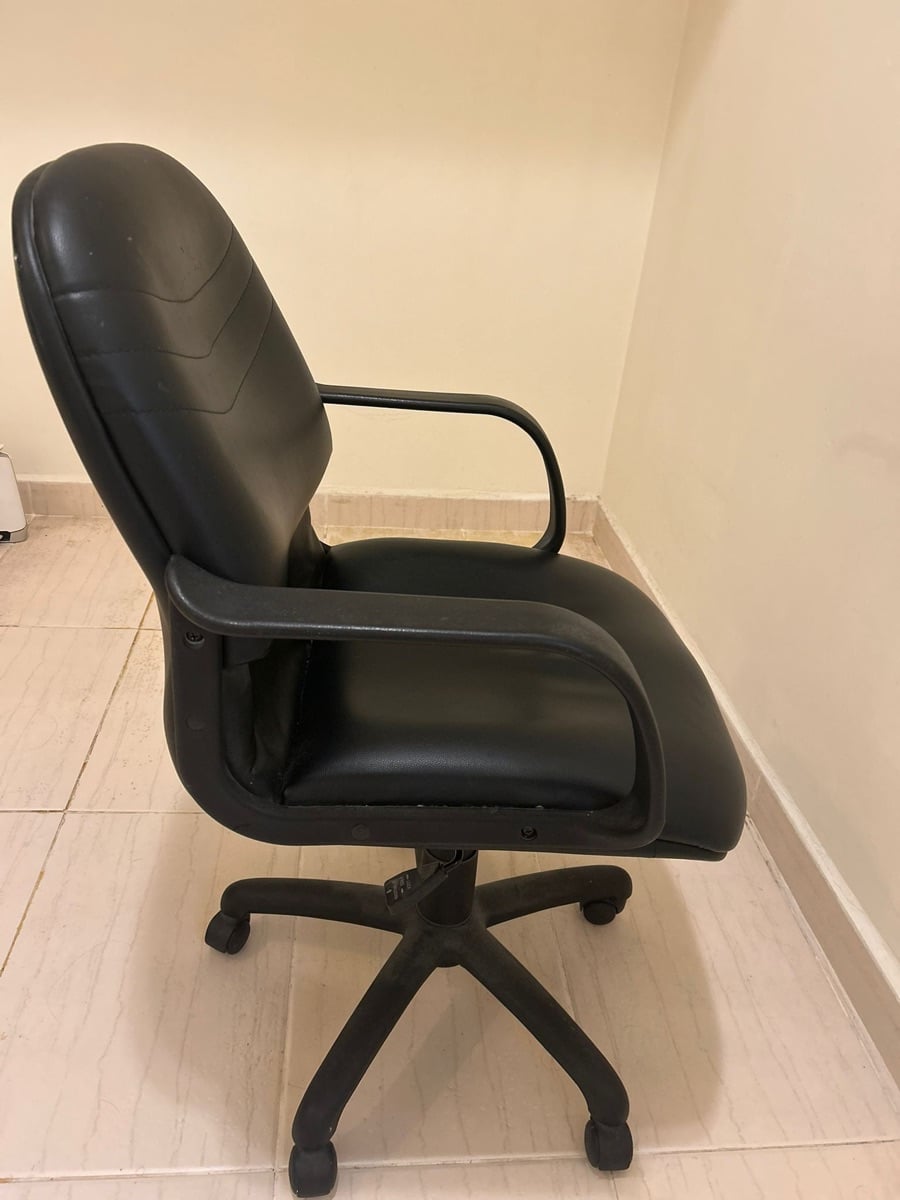Leather office chair - Image 4