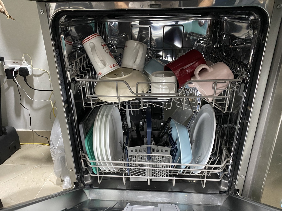 EXCELLENT CONDITION Samsung Dishwasher DW60M5050FS - Image 4